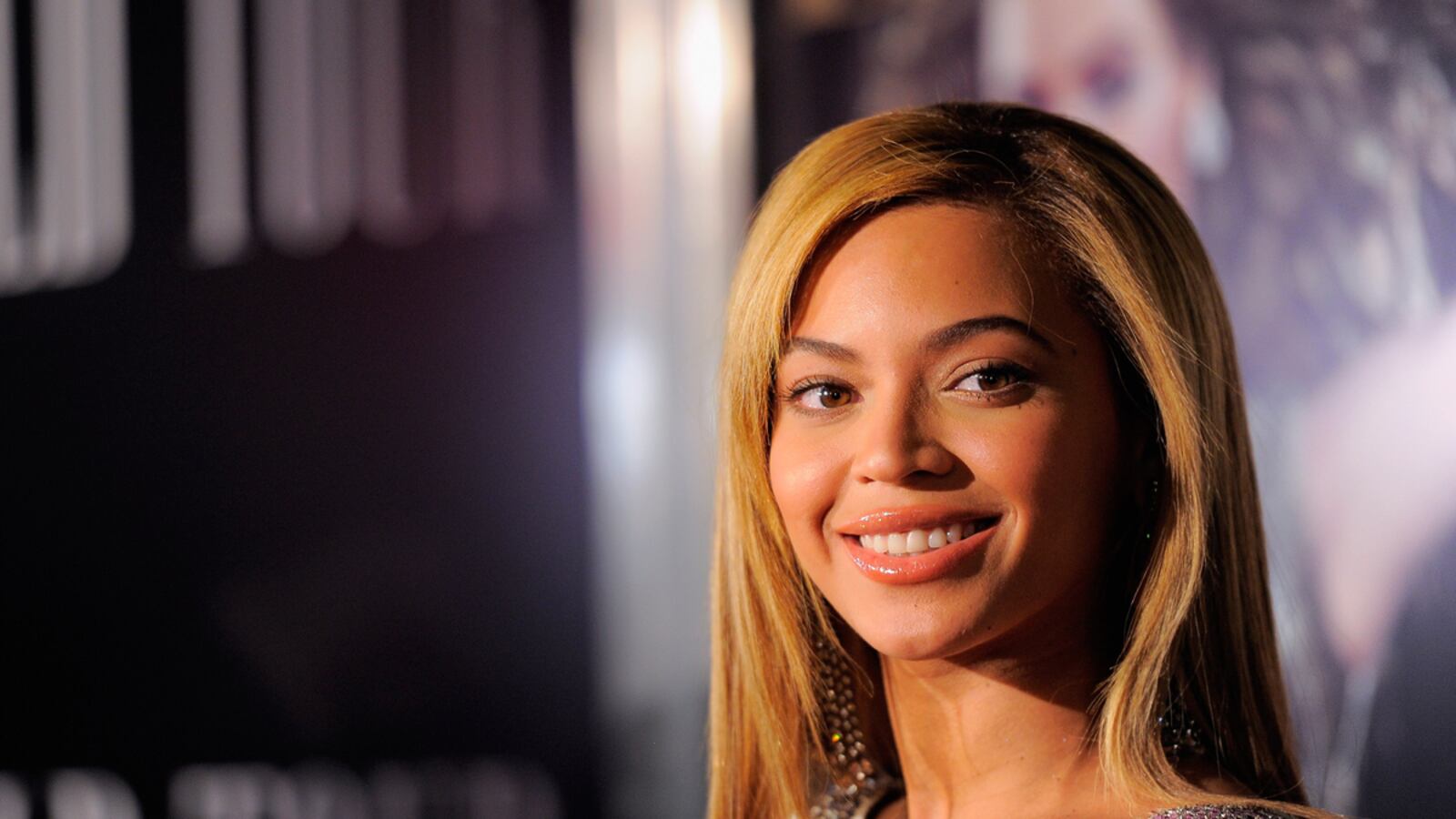 articles/2013/04/12/beyonc-to-wear-dsquared2-on-world-tour-carine-roitfeld-s-new-documentary/beycsresized_ty0l5k
