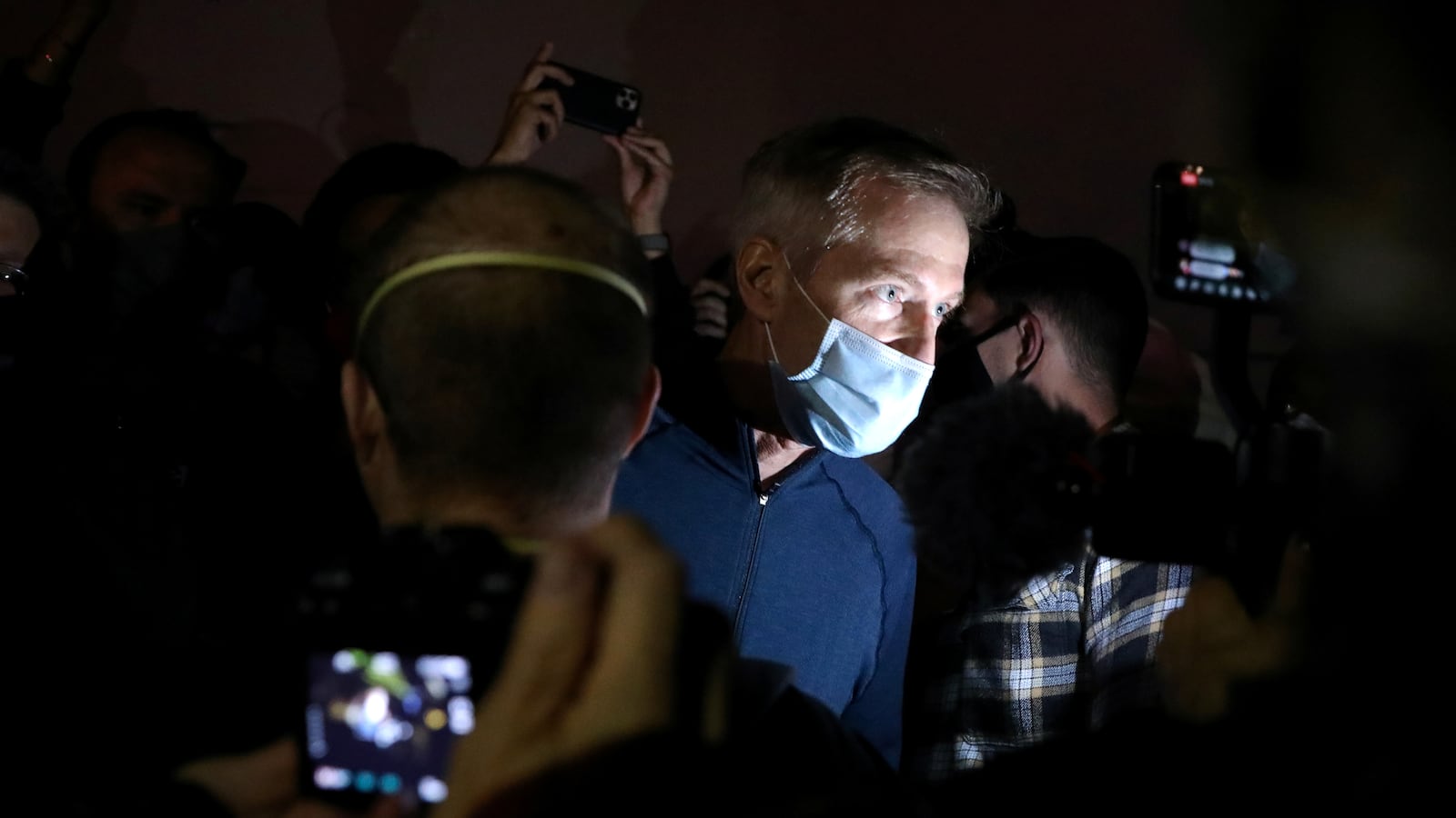 2020-07-23T064922Z_245774960_RC2UYH9S2D49_RTRMADP_3_GLOBAL-RACE-PROTESTS-PORTLAND_lhamna