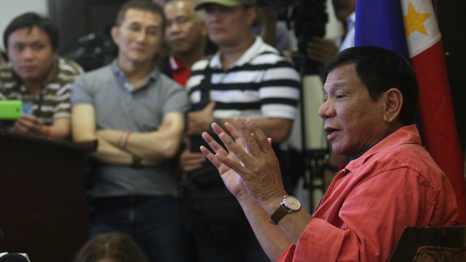 cheats/2016/05/31/philippine-president-corrupt-journalists-should-be-assassinated/160531-duterte-journalists-cheat_rwqsgq