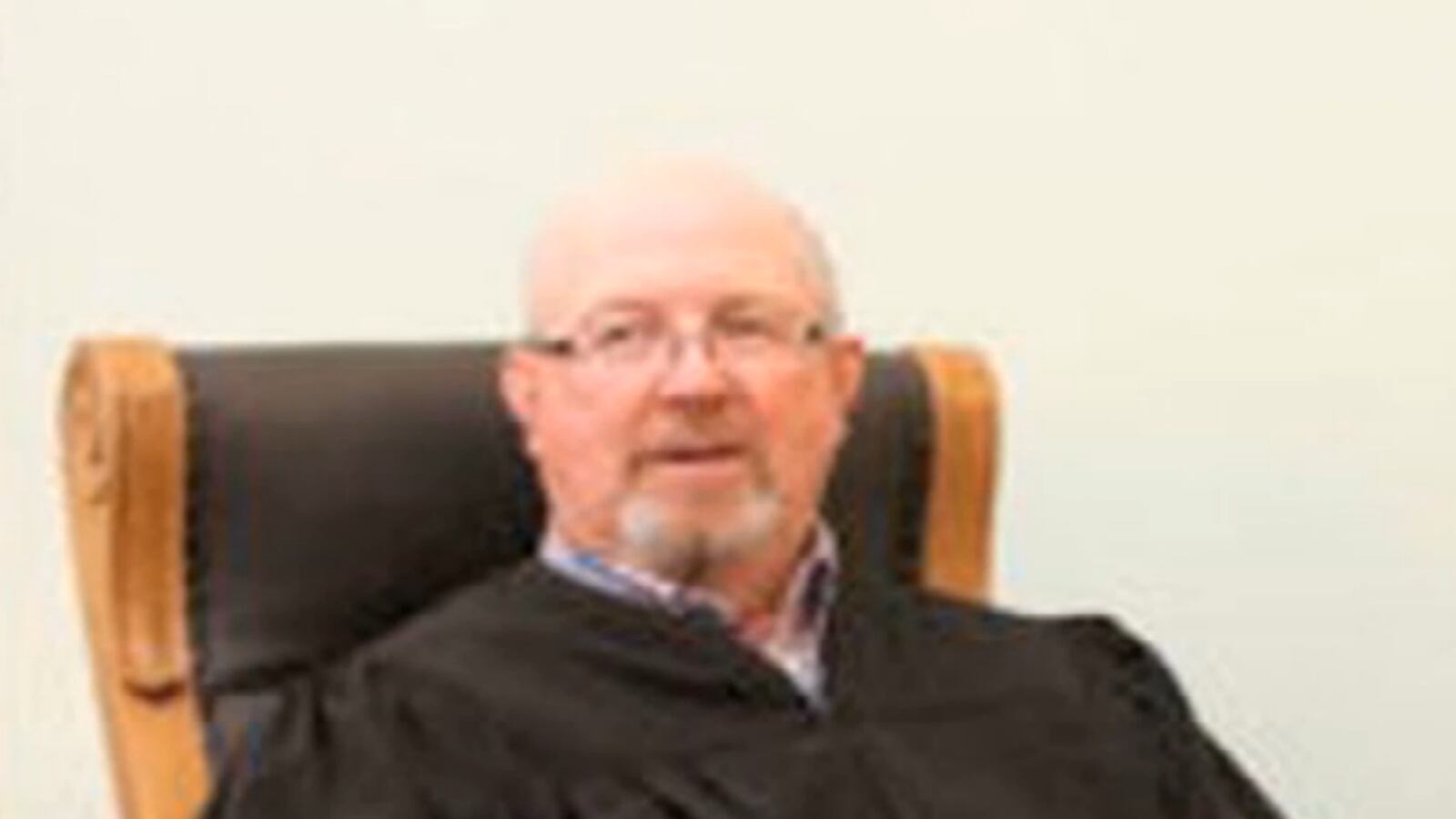 cheats/2016/10/21/mt-judge-under-fire-for-60-day-sentence-in-incest-case/16102-montana-judge-rape-cheat_svezni