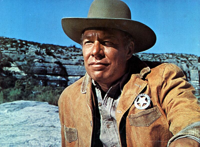 galleries/2016/12/31/the-iconic-celebrities-we-lost-in-2016-carrie-fisher-david-bowie-prince-muhammad-ali-and-more/GEORGE-KENNEDY-BP8ND3_mknrre