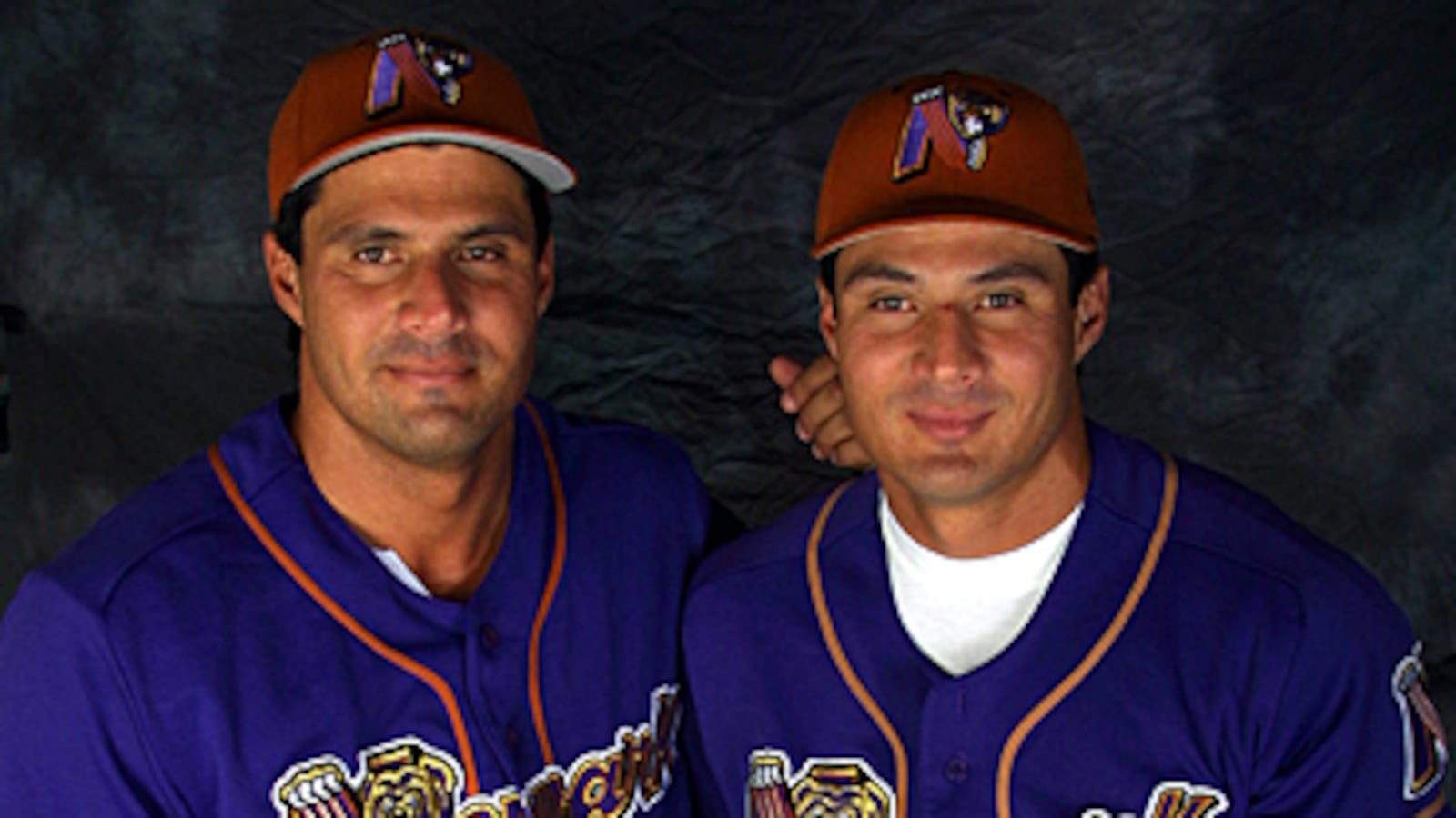 galleries/2009/08/05/hidden-twins/famous-twins---canseco_yhhvne