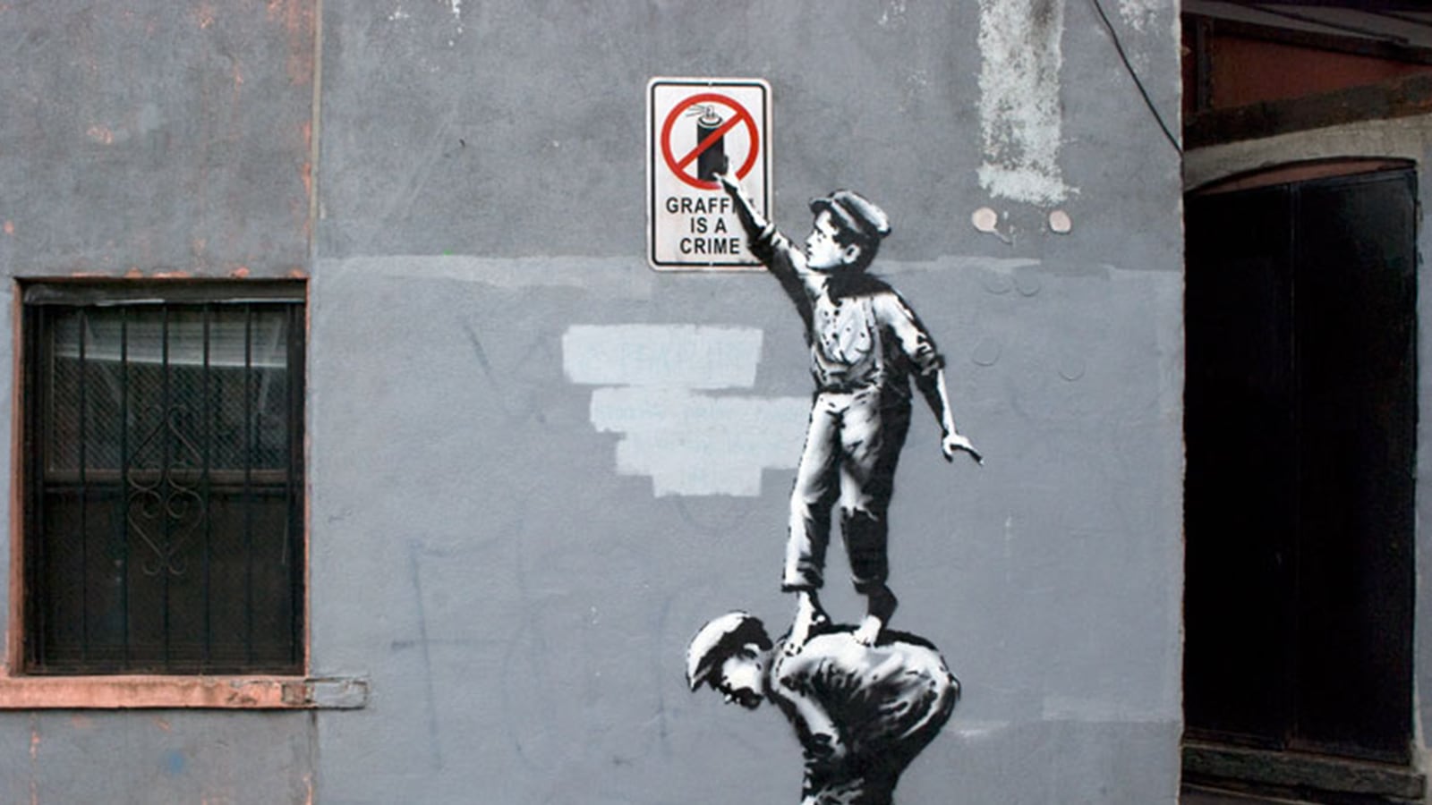 articles/2013/10/03/british-artist-banksy-stages-guerilla-street-art-show-in-new-york-city/131002-banksy-in-ny-tease_okpeow
