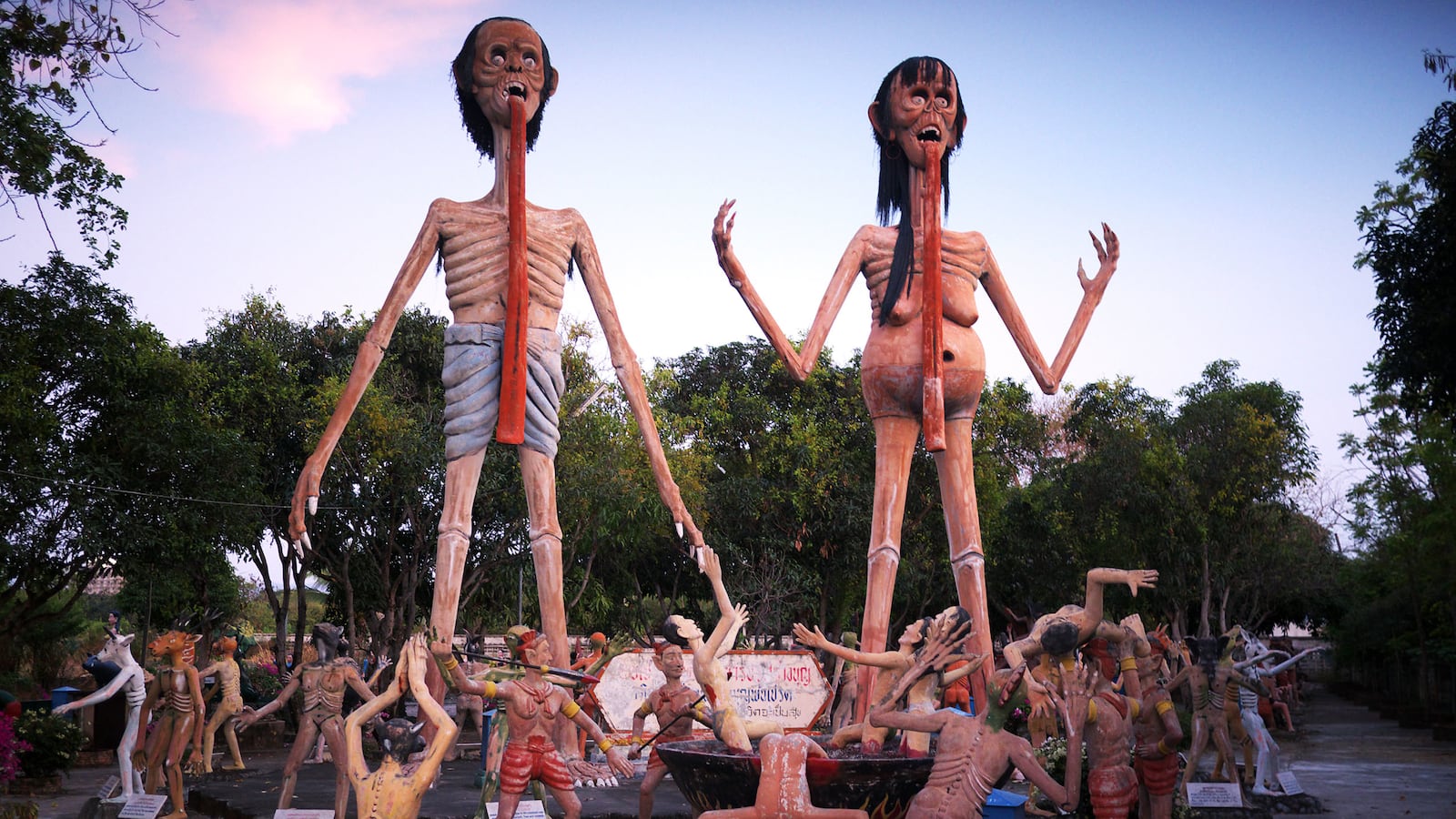 articles/2014/01/23/welcome-to-buddhist-hell/140122-strochlic-thailand_zuekpk