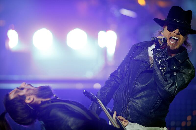 articles/2012/11/14/guns-n-roses-rocks-las-vegas/abowitz-guns-n-roses-tease-embed_vpq3eo