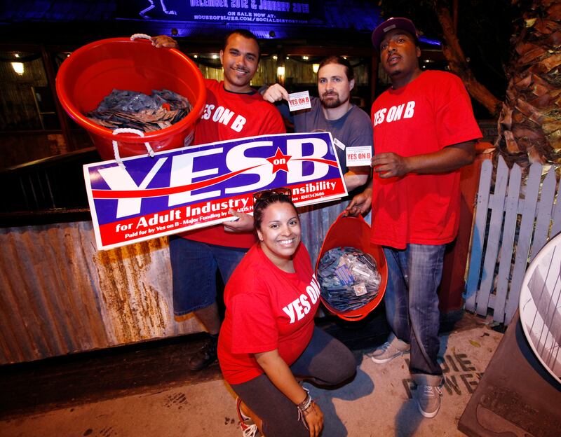 galleries/2012/12/19/the-year-in-porn-james-deen-sunny-leone-measure-b-and-more-photos/year-porn-measureb_vqimja