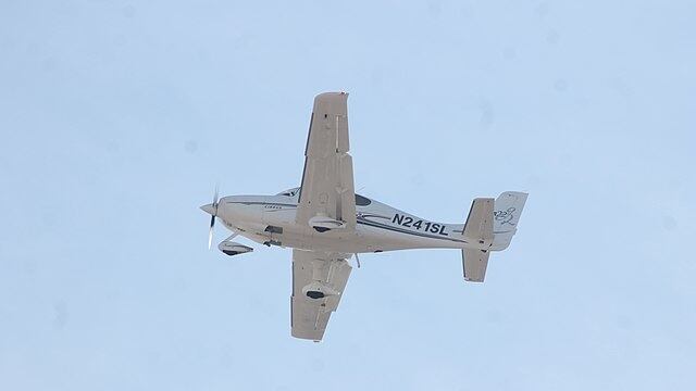 A Cirrus SR22 taking flgiht, the same aircraft that deployed the parachute system in Brazil, saving all six passengers.