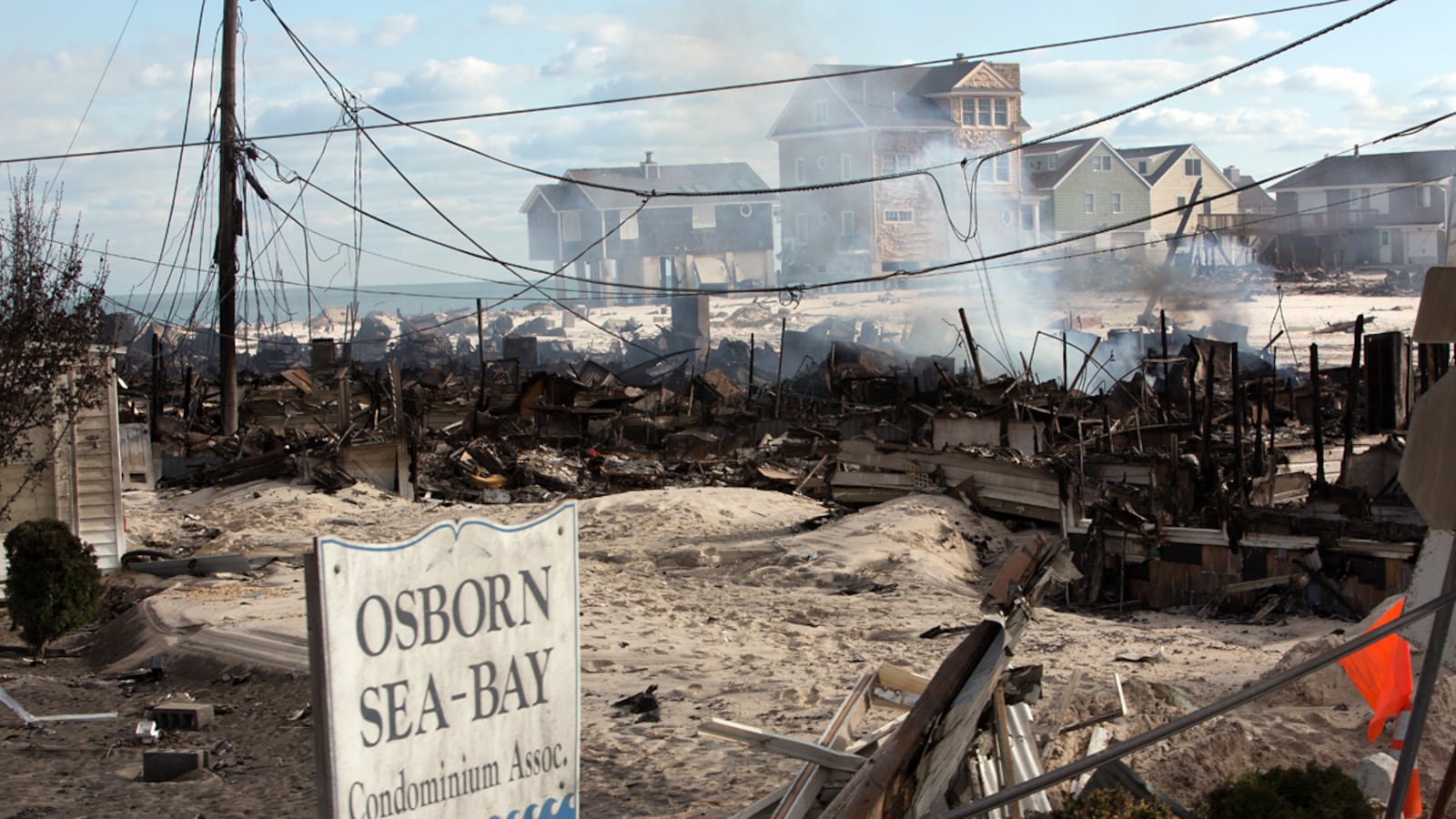 articles/2012/11/15/eric-cesal-architecture-s-first-responder/architecture-for-humanity-sandy-jones-main_flfzqr