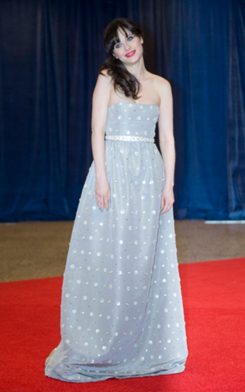 galleries/2012/04/29/lindsay-lohan-newt-gingrich-kim-kardashian-and-more-at-the-white-house-correspondents-dinner-red-carpet-photos/zooey-deschanel-whcd-red-carpet_ncyt8z