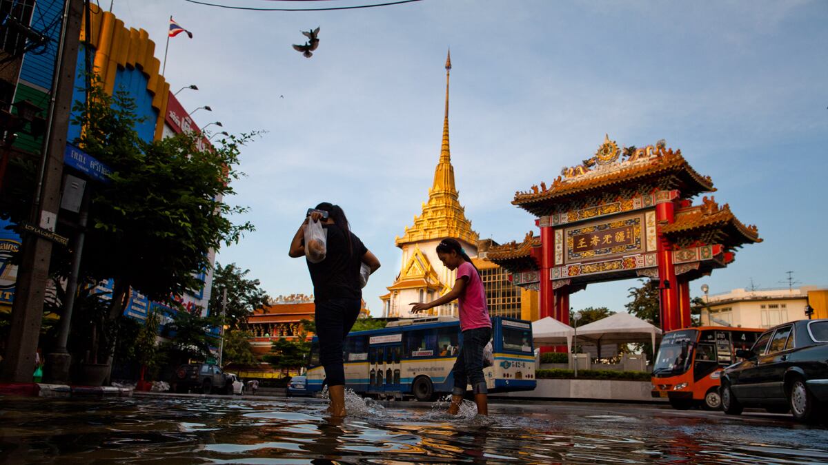galleries/2011/10/27/thailand-floods-bangkok-evacuates-photos/streets-thailand-floods-photos_tmbi64