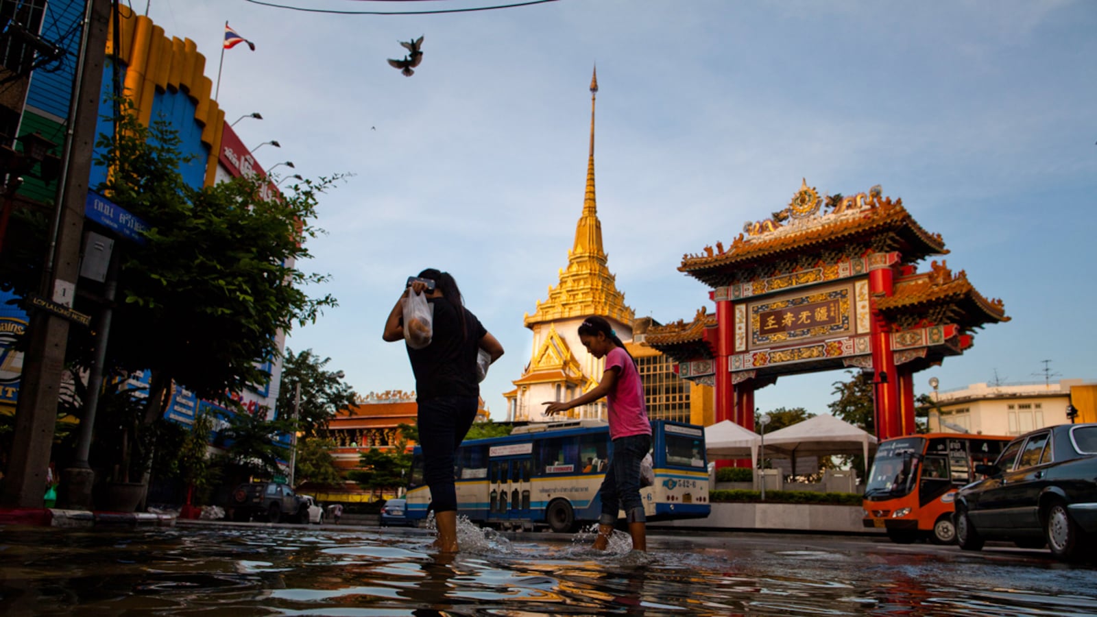 galleries/2011/10/27/thailand-floods-bangkok-evacuates-photos/streets-thailand-floods-photos_tmbi64