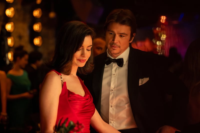 Anne Hathaway and Josh Hartnett