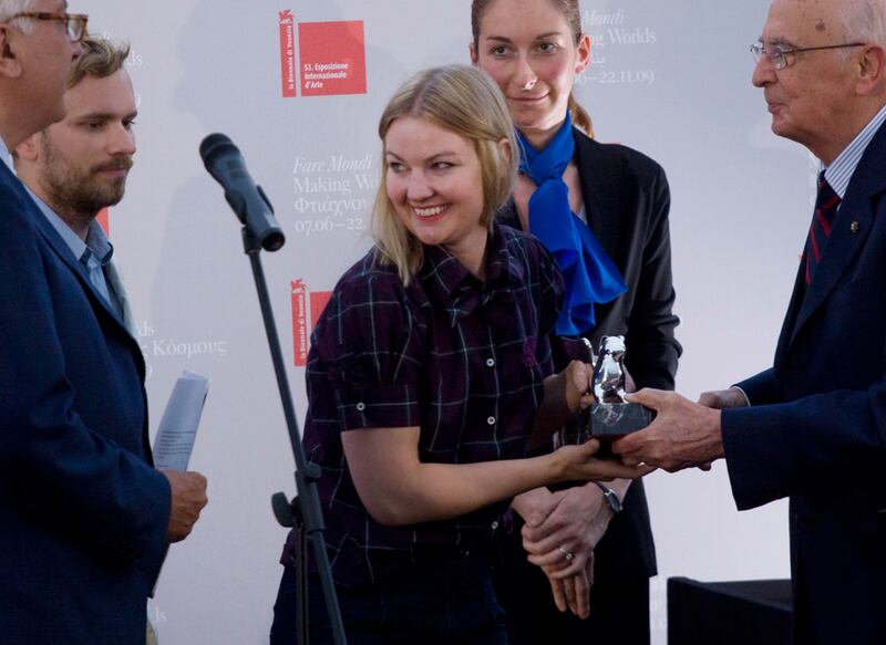 galleries/2010/09/10/fashion-art/art-fashion---nathalie-djurberg_quedhd