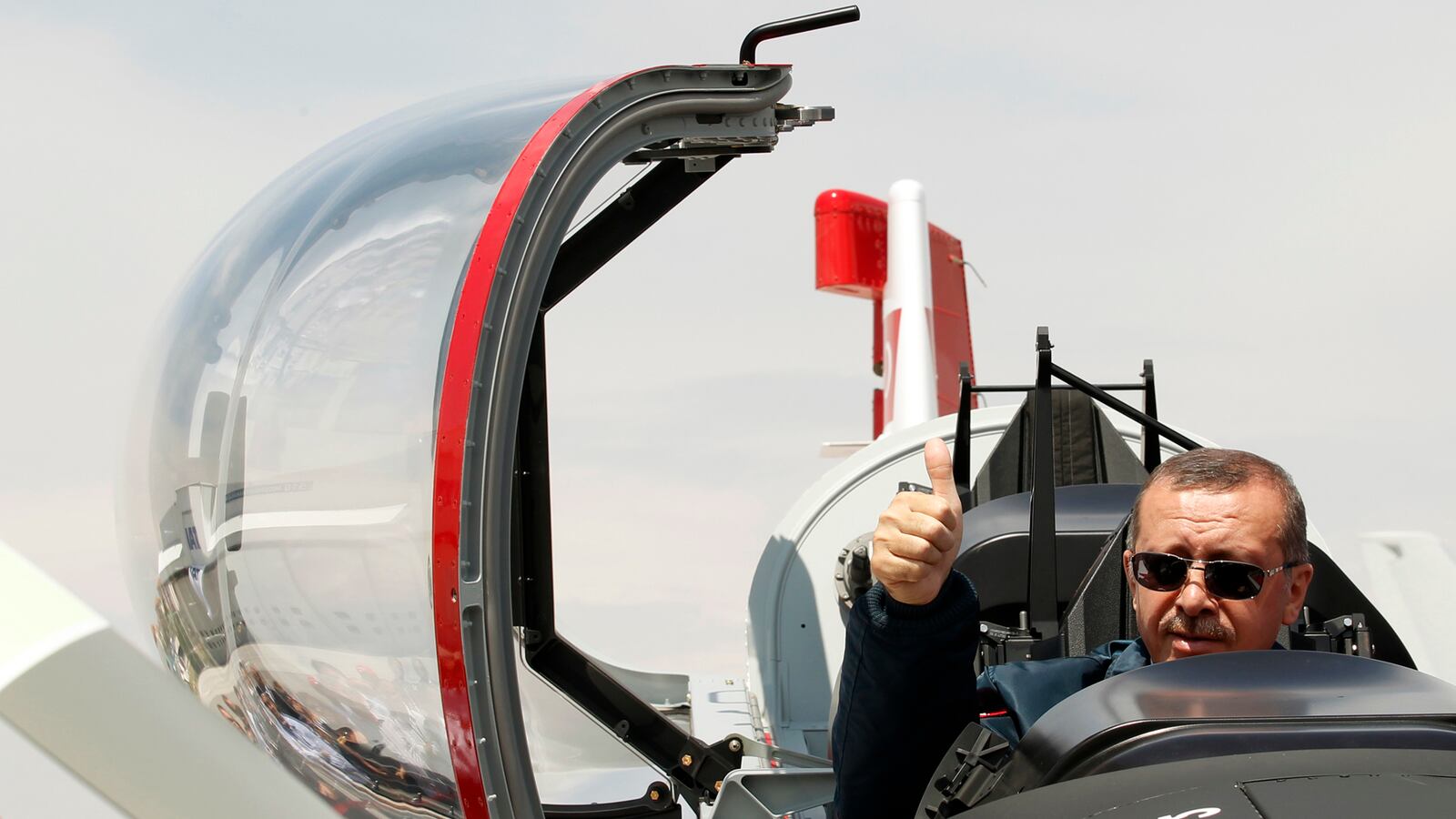 cheats/2012/06/28/turkey-deploys-aircraft-to-border/turkey-arms-border-syria-cheat_xqjnei