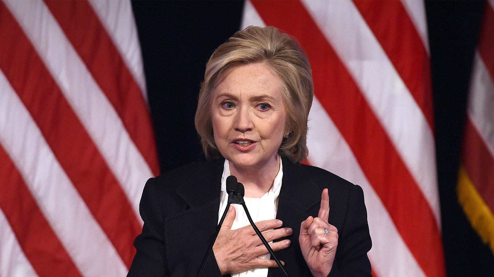 articles/2015/07/14/hey-middle-class-hillary-gets-it/150713-tomasky-clinton-tease_vh0xxk