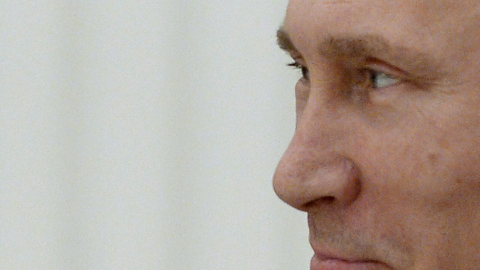 articles/2015/05/01/why-armenia-won-t-be-dragged-behind-a-new-iron-curtain/150501-nemtsova-putin-tease_cdslnu