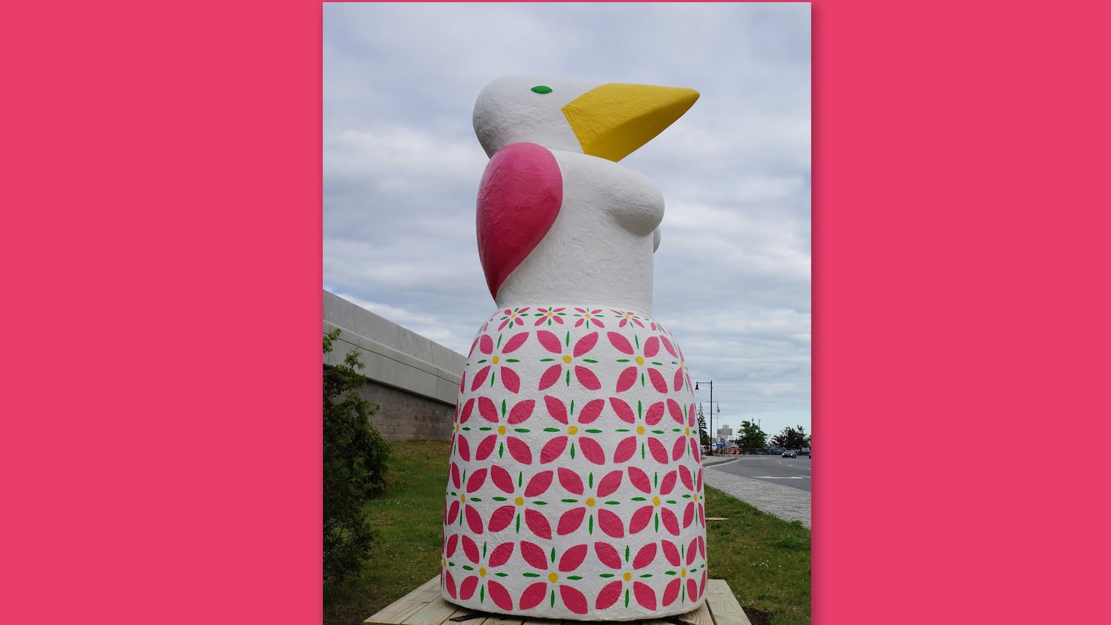 articles/2016/07/25/this-is-the-seagull-cinderella-sculpture-outraging-massachusetts/160725-teeman-seagull-statue-tease_gk0pz7