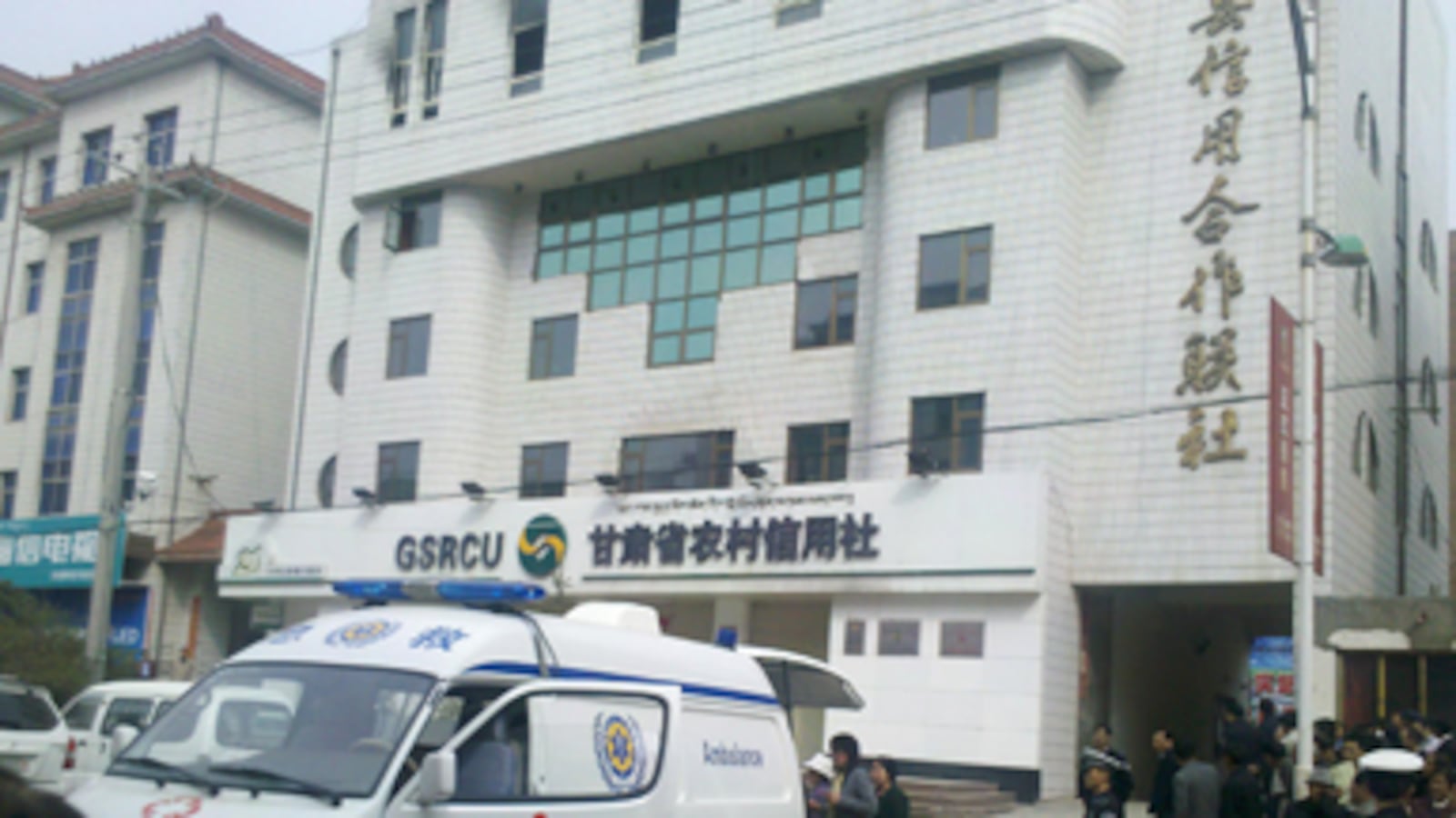 cheats/2011/05/13/bank-clerk-throws-homemade-bomb-in-china/china-bank-bombing_fjyxz9