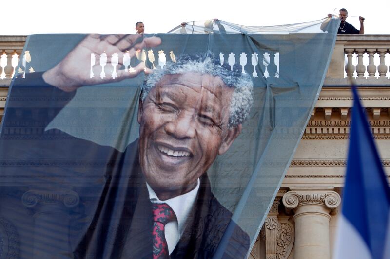 galleries/2013/12/06/goodbye-madiba-the-world-mourns-nelson-mandela-photos/update-madiba-reax-8_l7mt72