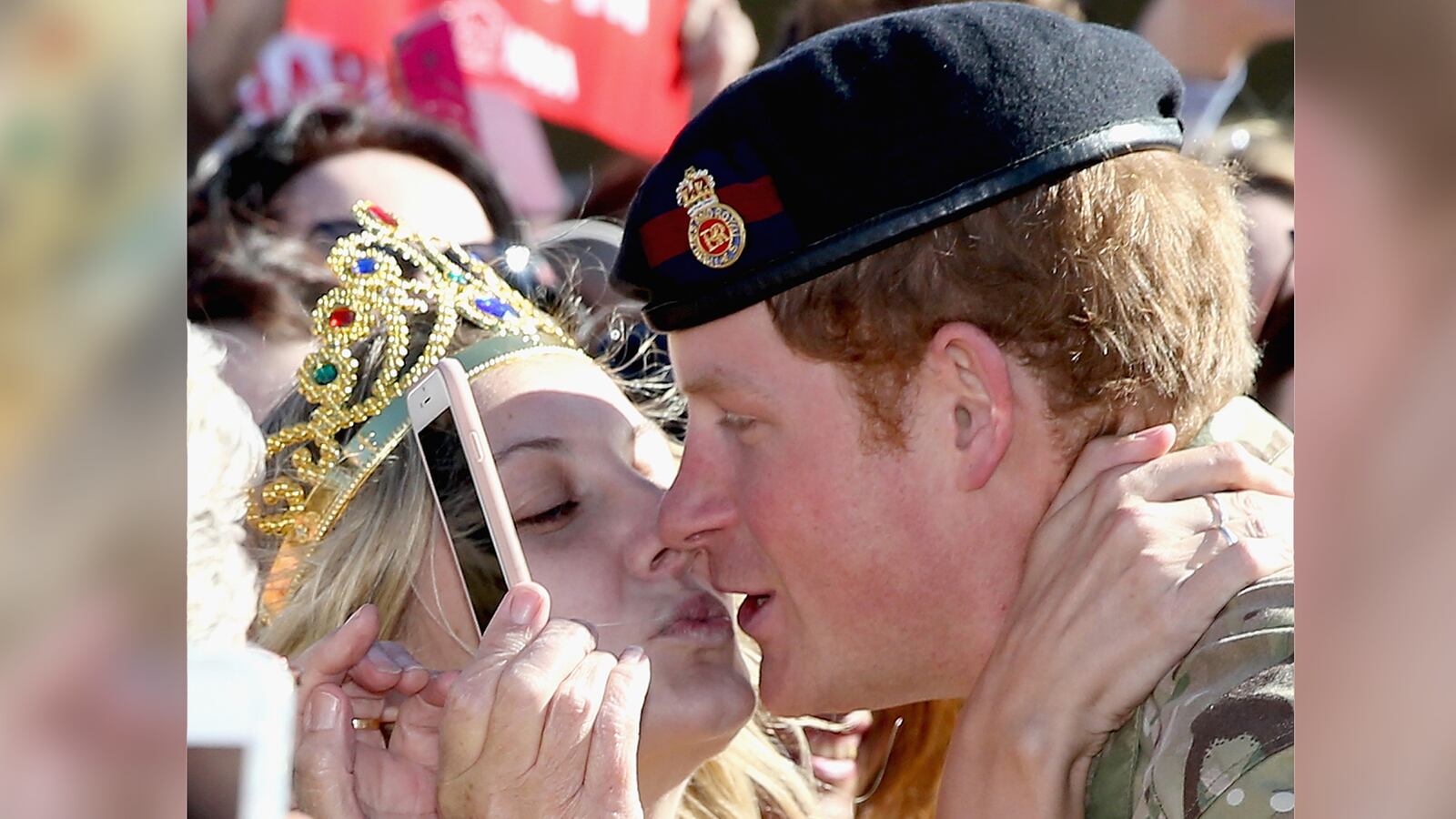 articles/2015/05/07/harry-gets-snogged-in-sydney/150507-sykes-harry-tease2_lgsbzb