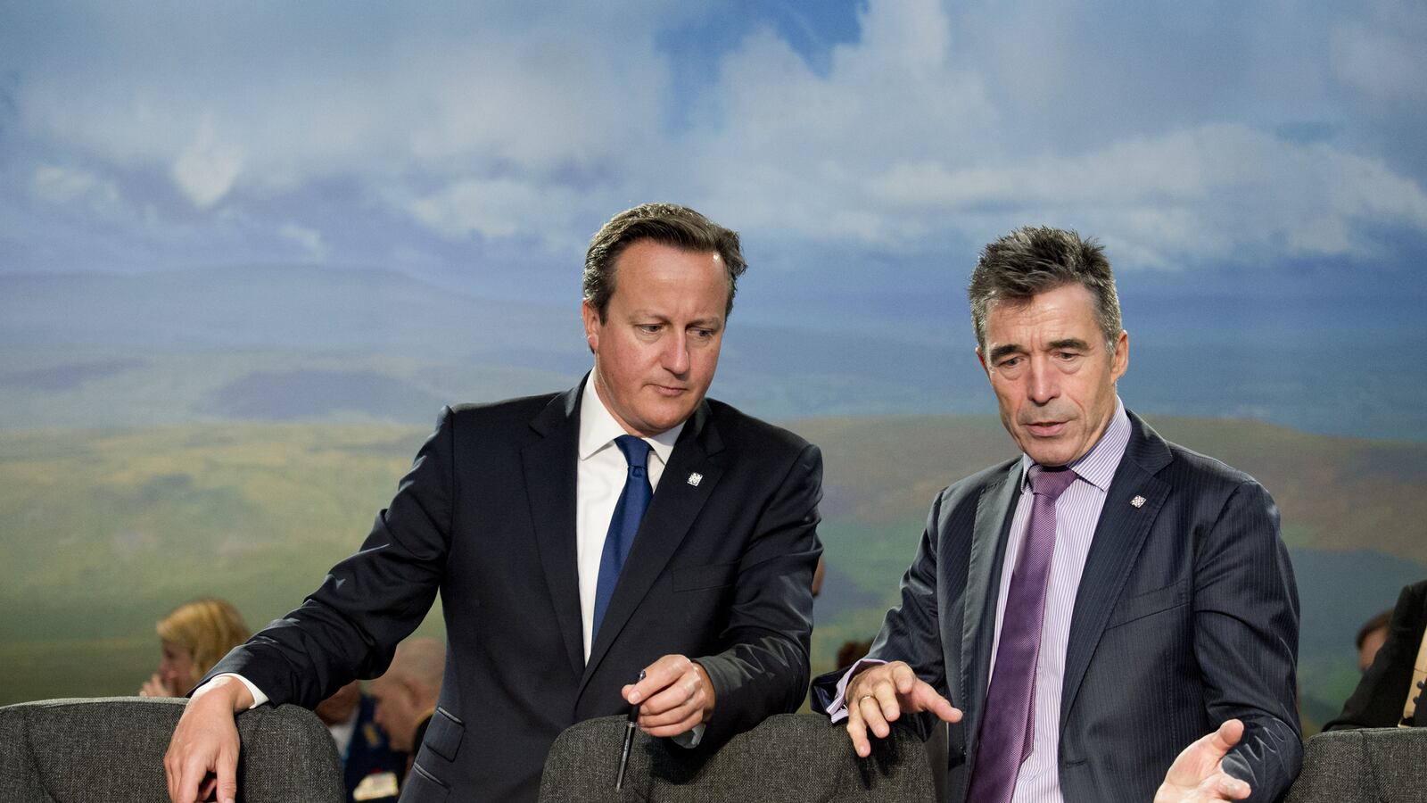 cheats/2014/09/05/nato-approves-force-to-counter-russia/140905-nato-cheat_lree6i