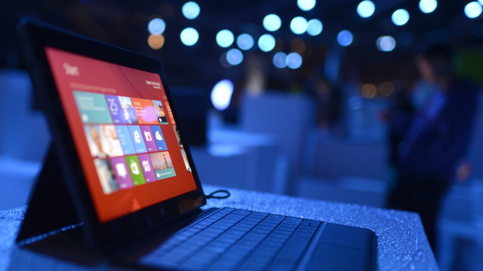 cheats/2012/11/30/microsoft-cuts-surface-orders-in-half/microsoft-surface-orders-cut-cheat_xtc5fw