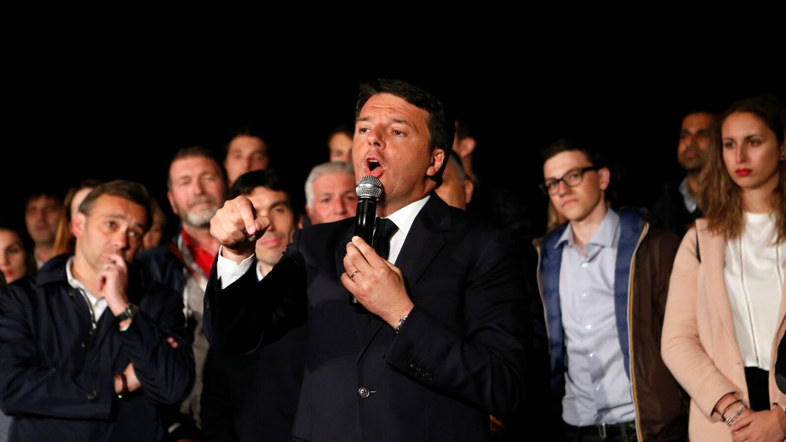 cheats/2017/05/01/italy-s-former-pm-regains-party-leadership/170430-italy-renzi-primary-win-cheat_e4aidg