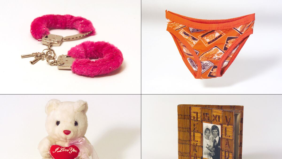 galleries/2011/08/20/the-museum-of-broken-relationships/break-up-museum-tease_cexi2g