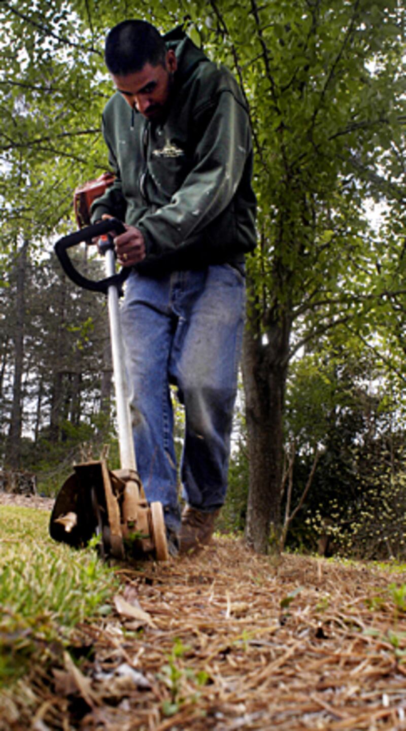 galleries/2011/04/12/deadliest-jobs/deadliest-jolandscaping_t8ibet