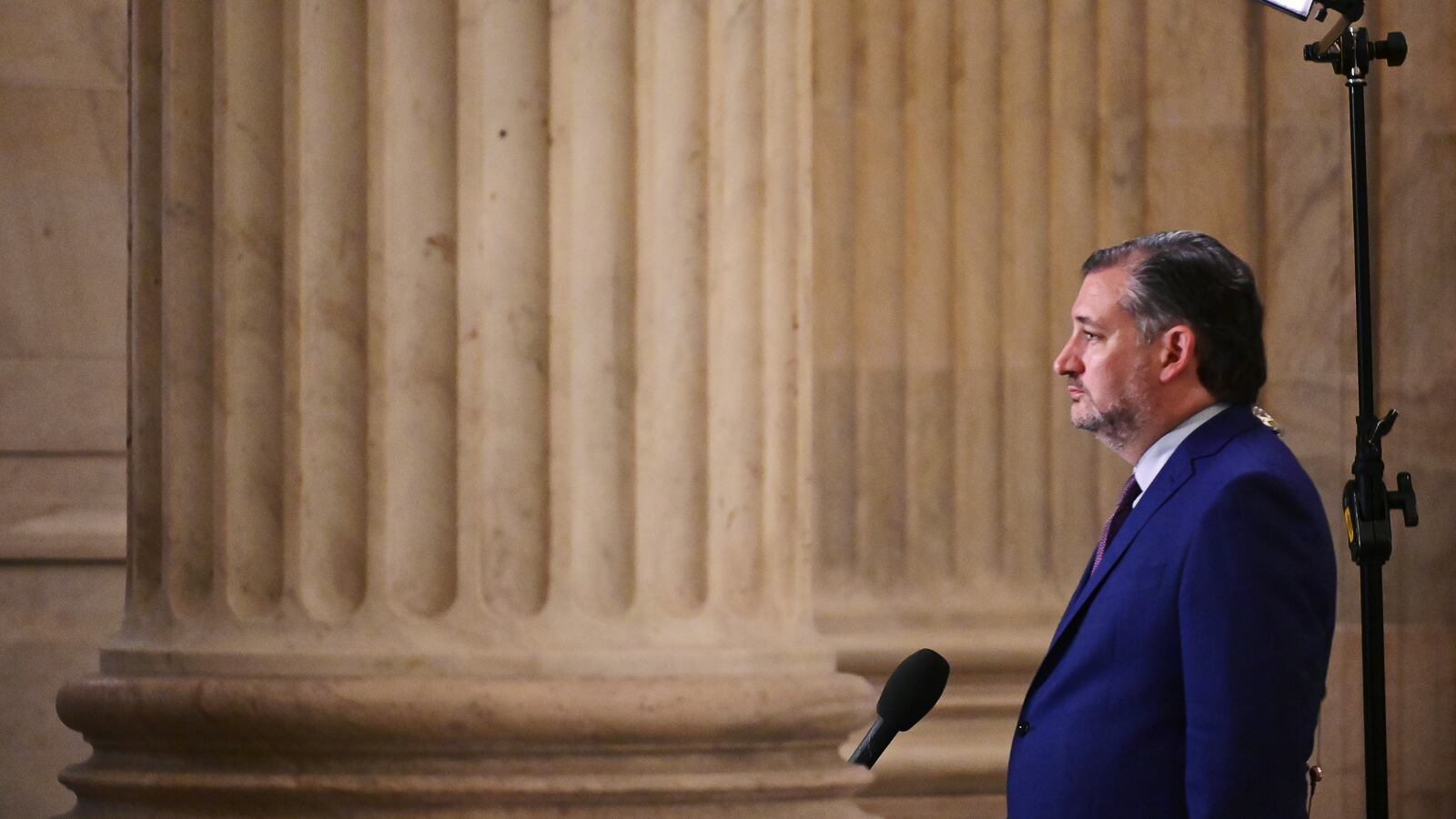 2021-04-29T030343Z_1048027705_RC2F5N9ZQBSX_RTRMADP_3_USA-BIDEN-CAPITOL_awgue8