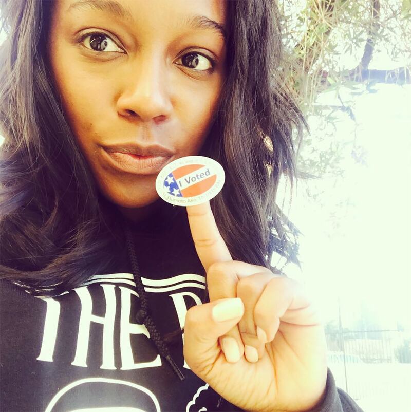 galleries/2016/11/08/celebs-celebrate-election-day-with-voting-selfies/161108-celebs-voting-aja-king_qvluye