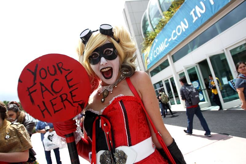 galleries/2015/07/11/the-feminine-side-of-comic-con-2015/150711-comic-con-ladies-05_bhd8k2