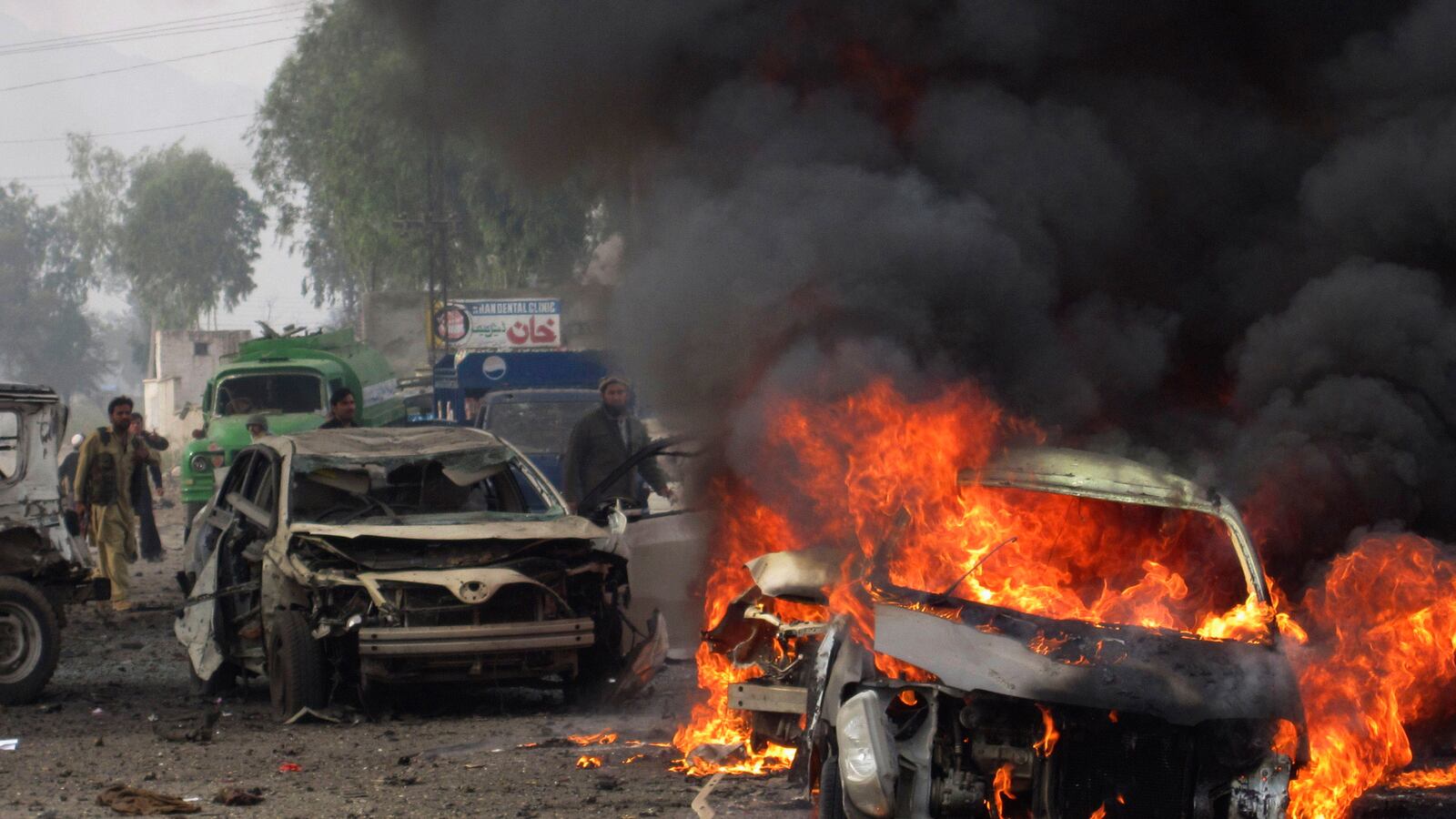 cheats/2012/12/17/pakistani-market-blast-kills-15/pakistan-bomb-cheat_frqgzz