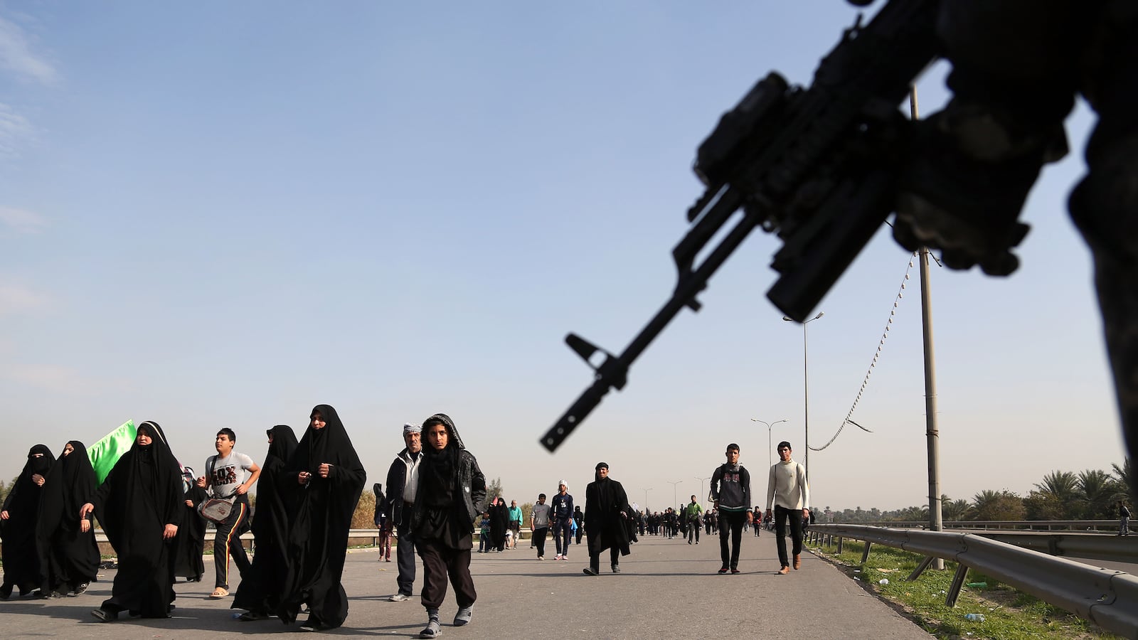 cheats/2013/12/26/u-s-sending-arms-to-iraq/131226-iraq-weapons-cheat_h8jy3o