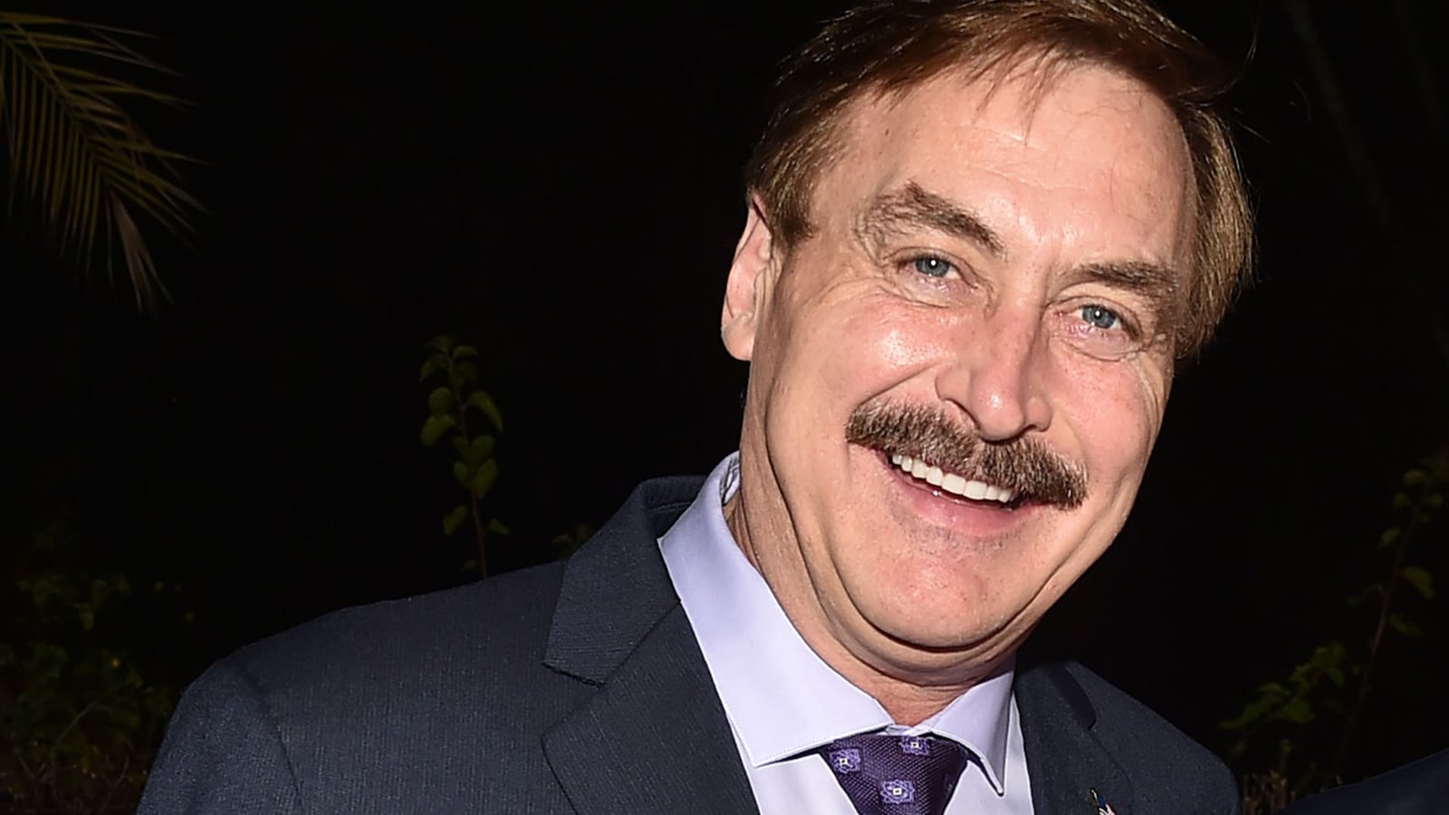 181023-swin-my-pillow-tease_hfwmn4