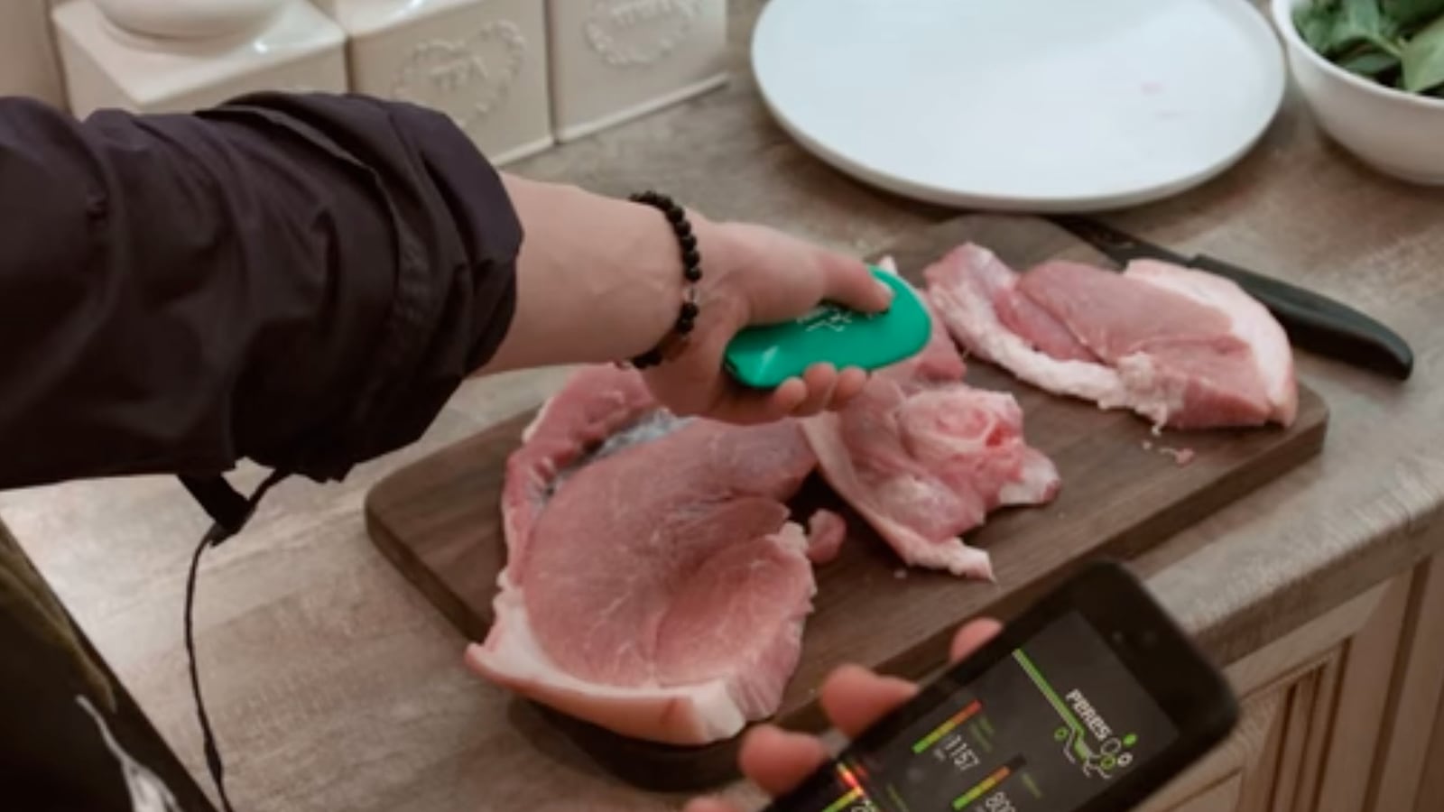 articles/2014/05/30/can-this-device-save-you-from-food-poisoning/140527-dailyburn-food-poisoning-tease_uppr3c