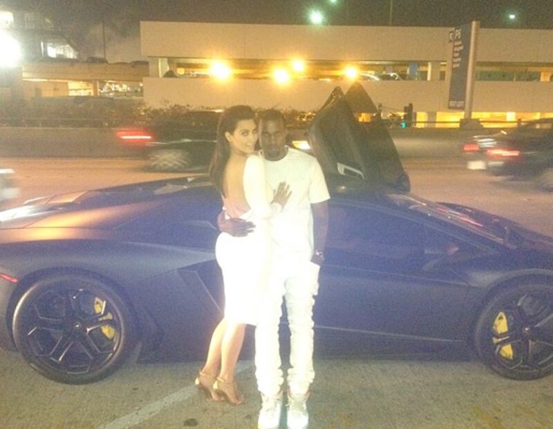 galleries/2012/07/08/kim-kardashian-stephen-colbert-more-celebrity-twitter-pictures-photos/twitpics-120706-kardashian_oebjwy