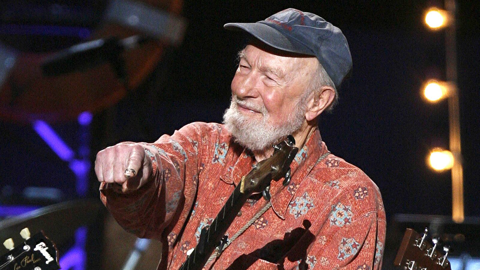 cheats/2014/01/28/pete-seeger-dead-at-94/140128-pete-seeger-cheat_ltgfr3