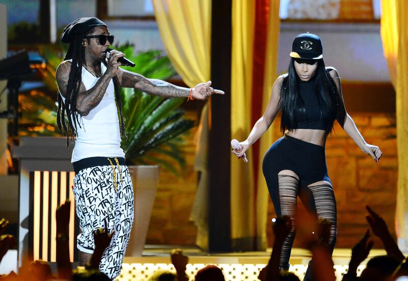 galleries/2013/05/20/madonna-taylor-swift-and-best-of-the-billboard-music-awards-red-carpet-photos/130519-billboards-minaj_mk3mgo