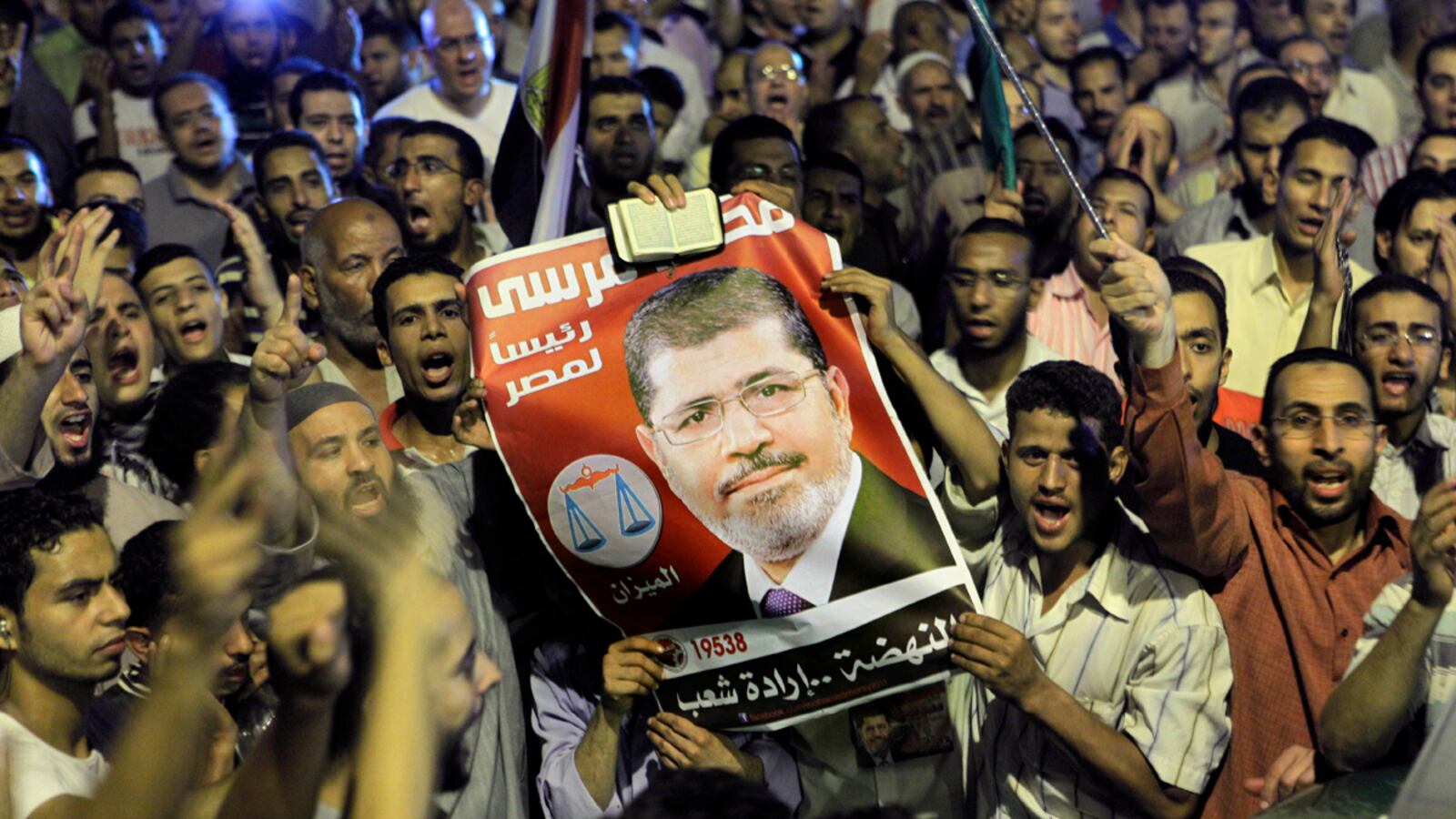 cheats/2012/08/13/morsi-applauded-for-army-face-off/egypt-crowds-applaud-morsi-cheat_s9eqpw