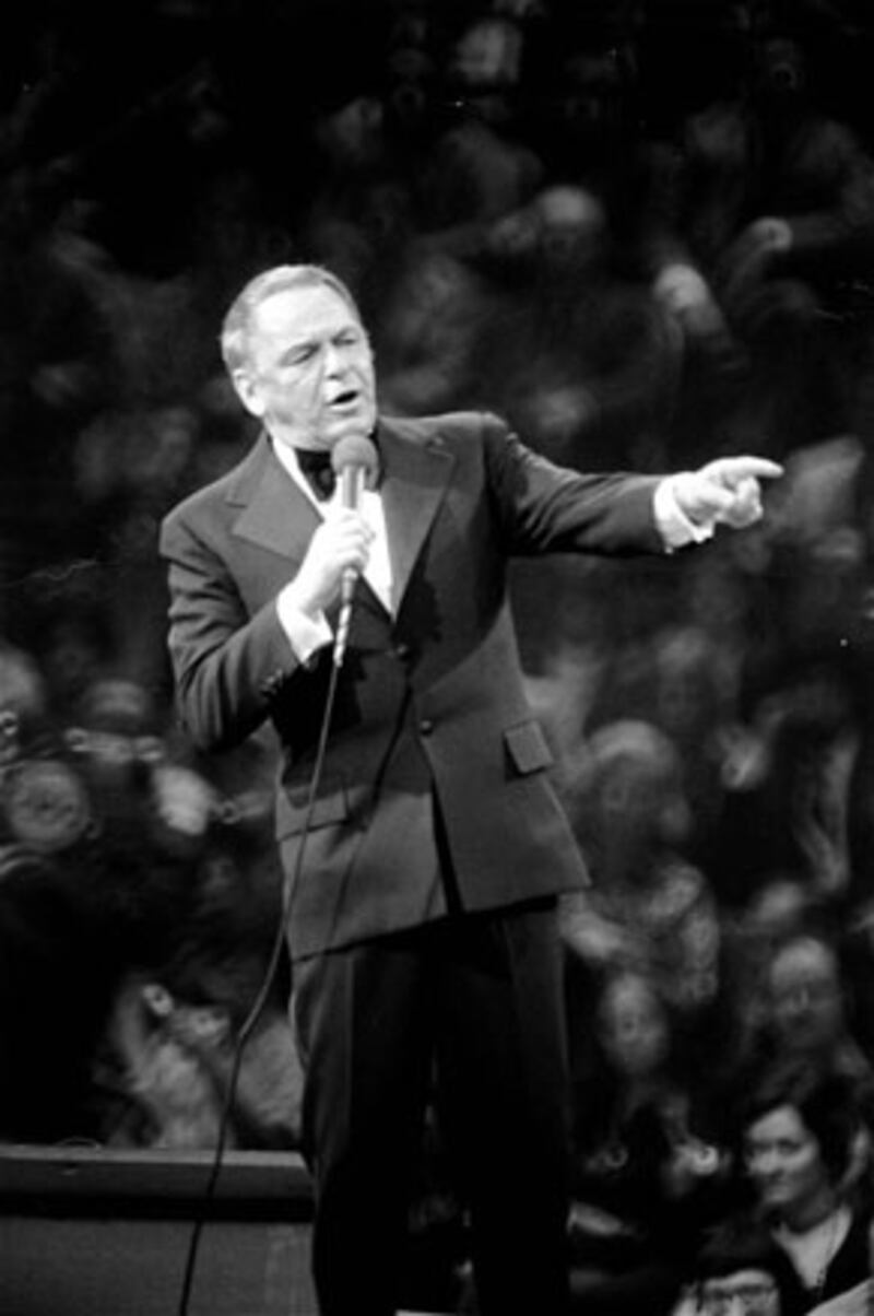 galleries/2010/04/06/celebrity-diplomacy/celebrity-diplomacy---frank-sinatra_hxtjsm