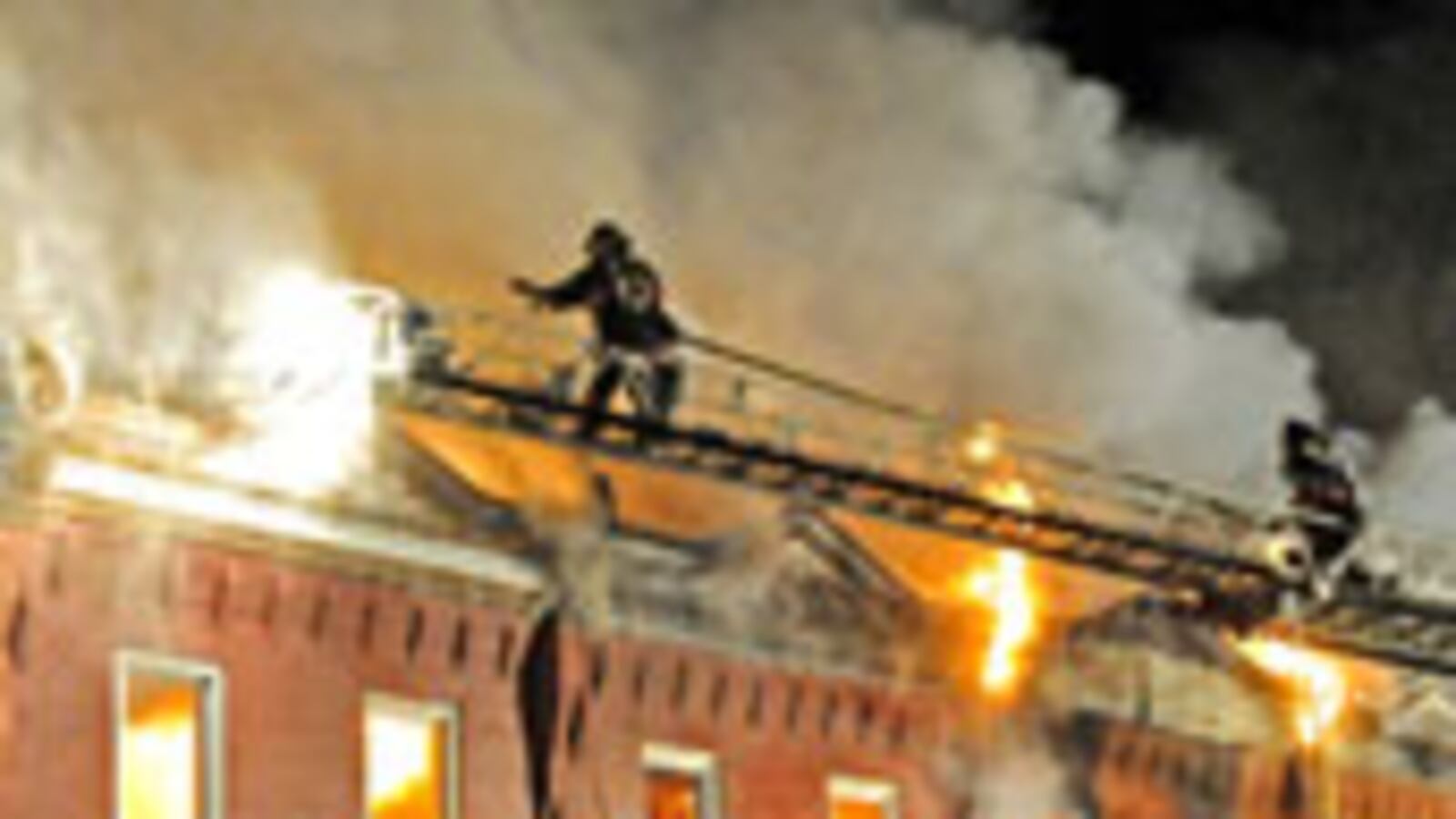 articles/2009/05/14/the-town-that-wont-stop-burning/gilderman-city-on-fire_24755_mc9em9