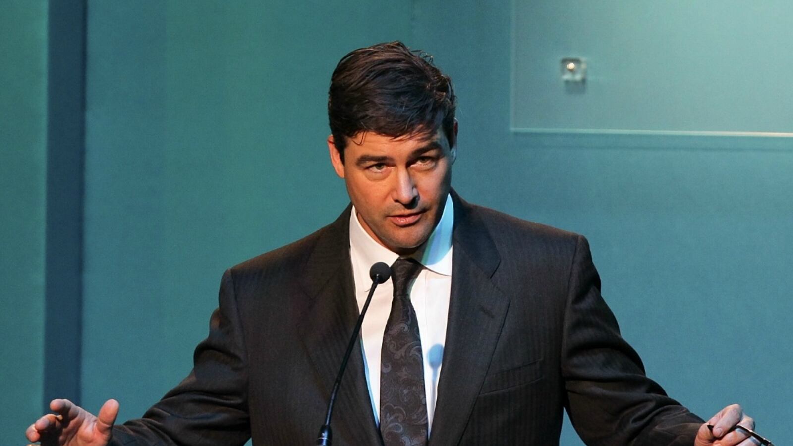 cheats/2013/02/15/kyle-chandler-starring-in-the-vatican/kyle-chandler-the-vatican-cheat_ilrxxu