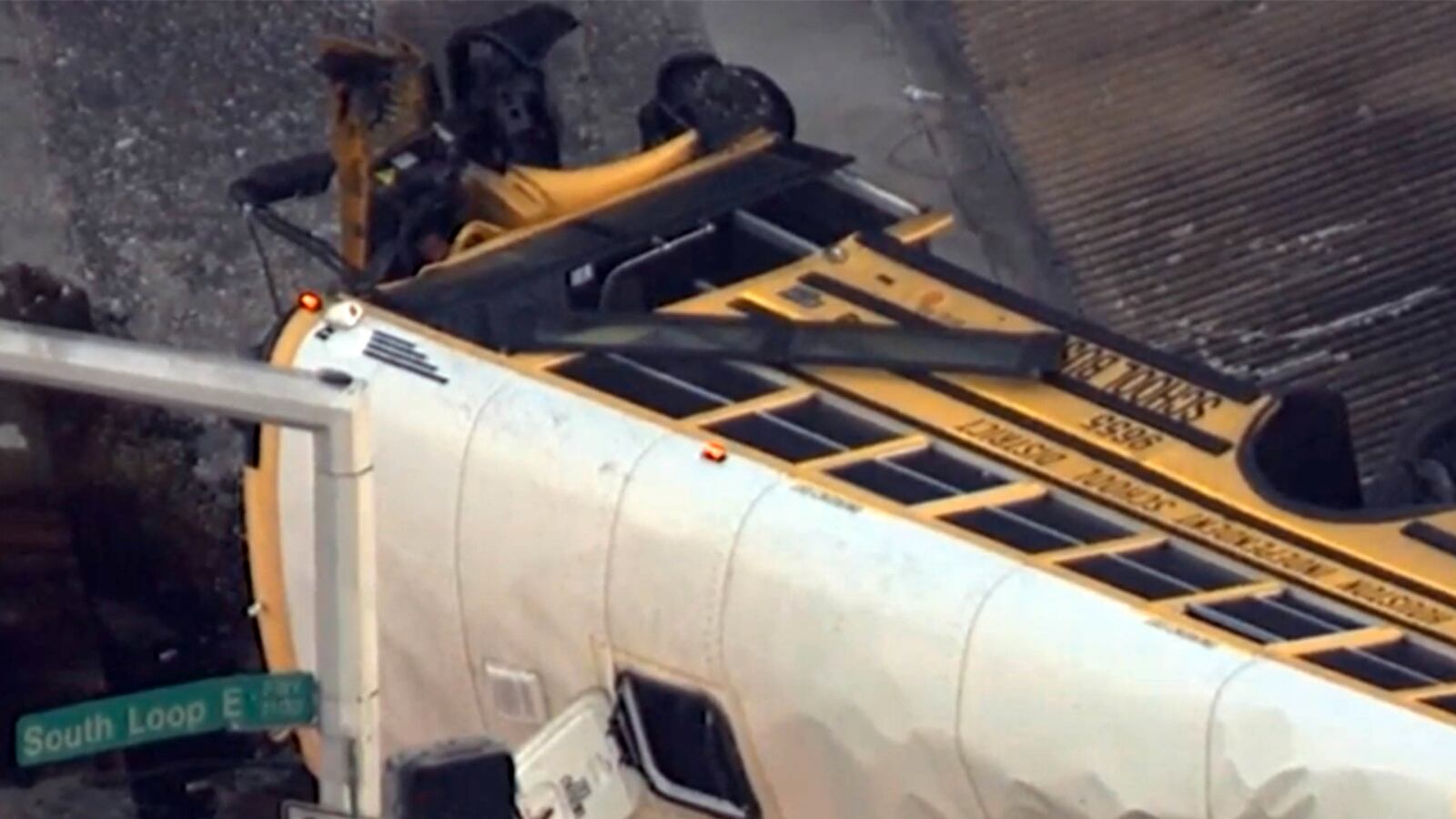 cheats/2015/09/15/2-dead-in-houston-school-bust-crush/150915-bus-crash-cheat_ve1brq