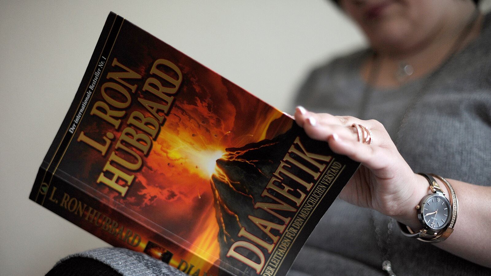 articles/2013/01/23/church-of-scientology-details-error-in-lawrence-wright-s-book/130117-scientologists-react-pouw-tease_dswral