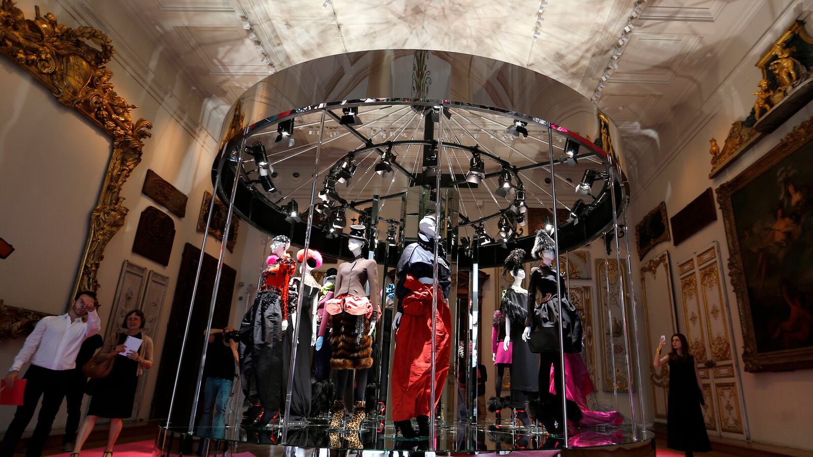 articles/2013/07/01/christian-lacroix-s-couture-collection-for-schiaparelli/130701-schiaparelli-cavanagh-tease_jvohig