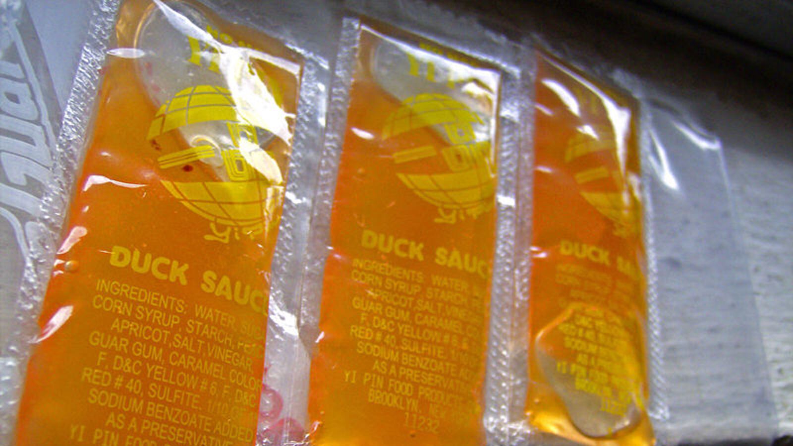 Duck_sauce_packets_ck8tho