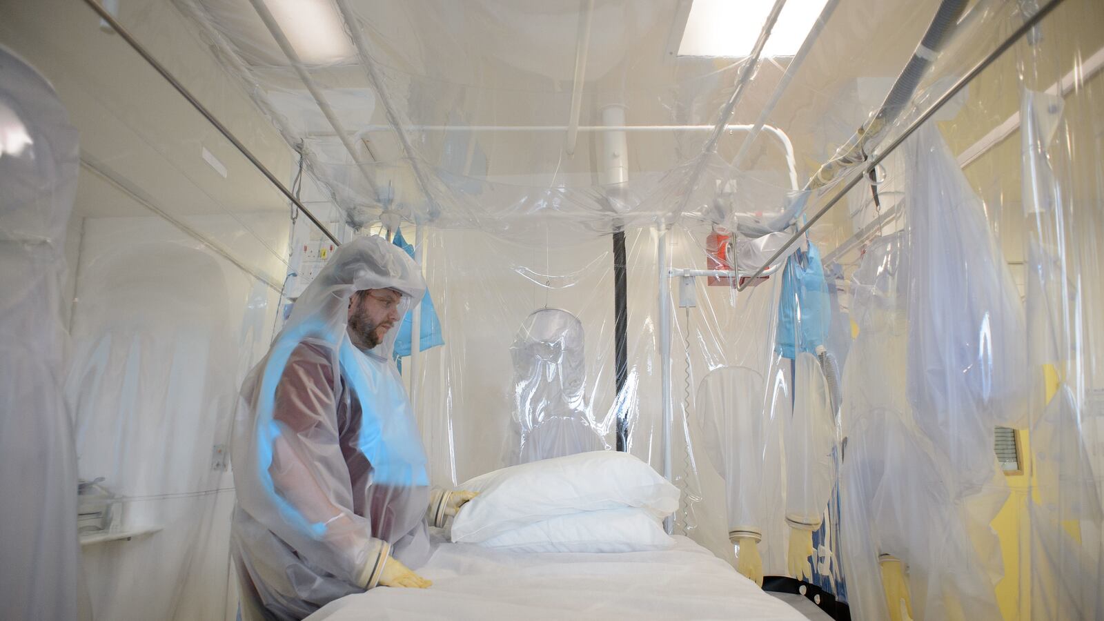 cheats/2014/08/09/ebola-like-symptoms-treated-in-toronto/140808-cheat-ebola_jhbgjq