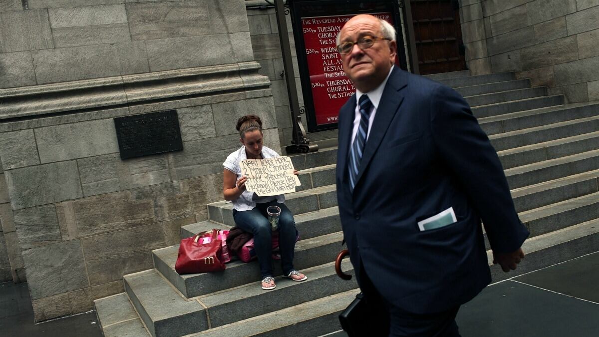 articles/2012/02/29/wall-st-bonus-drop/rich-new-yorker_joqnbr