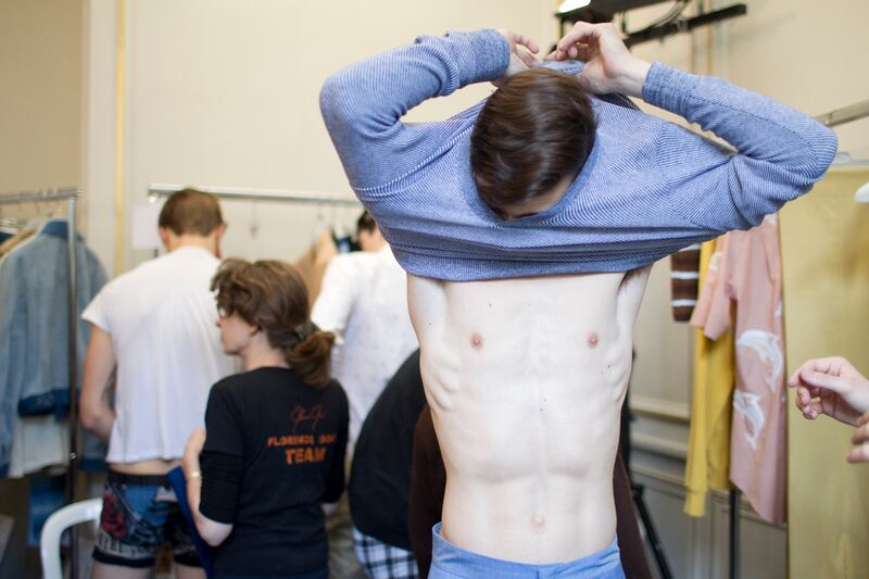 galleries/2011/06/26/john-galliano-to-givenchy-backstage-at-paris-fashion-week/viktor-rolf-kevin-tachman-0012_tm4cix